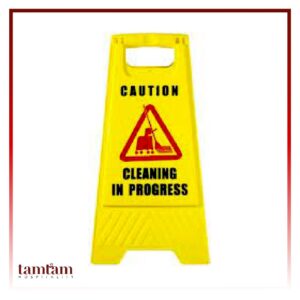 Biển báo đang lau dọn